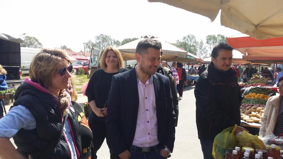 Επίσκεψη του υποψήφιου δημάρχου Ερέτριας Μπάμπη Καραβά στις λαϊκές αγορές του Δήμου