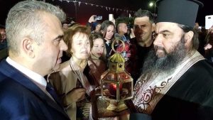 Λευτέρης Ραβιόλος-Εύχομαι πάντα να μοιραζόμαστε απλόχερα Φως κι αγάπη