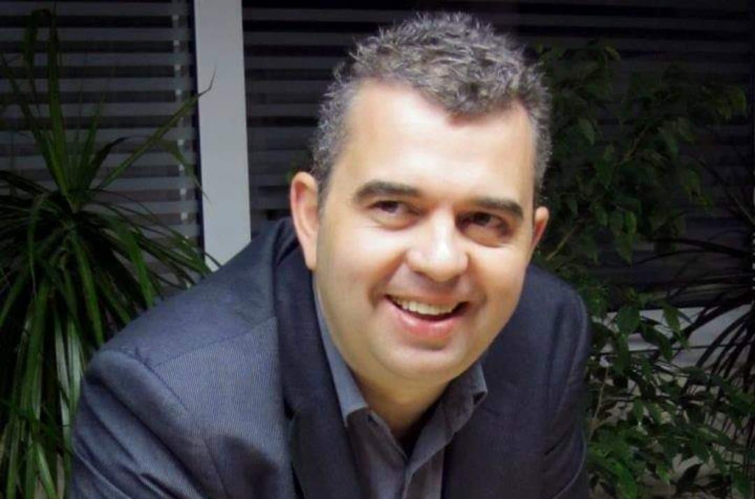 Με όπλο του τα έργα