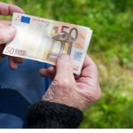 Συντάξεις χηρείας: Κινδυνεύουν με περικοπή 200.000 – Η απόφαση του ΣτΕ που ανατρέπει τα δεδομένα