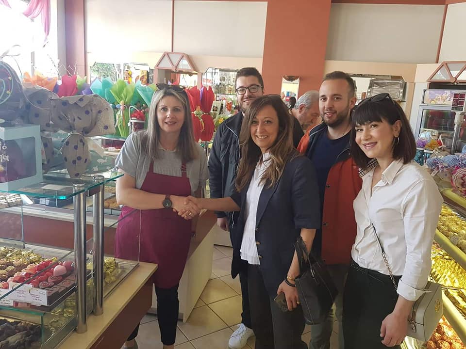 Χάρισαν χαμόγελα στη Τζοβάννα οι ελεύθεροι επαγγελματίες στα Ψαχνά