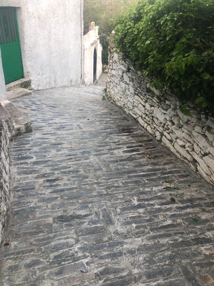 Ολοκλήρωσε την κατασκευή καλντεριμιού στους Μύλους ο Ραβιόλος-ΦΩΤΟ&ΒΙΝΤΕΟ