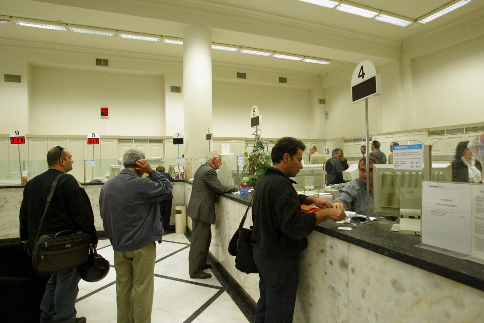 Τράπεζες: Αυτό θα είναι το νέο ωράριο συναλλαγών -Πότε τελικά θα εφαρμοστεί