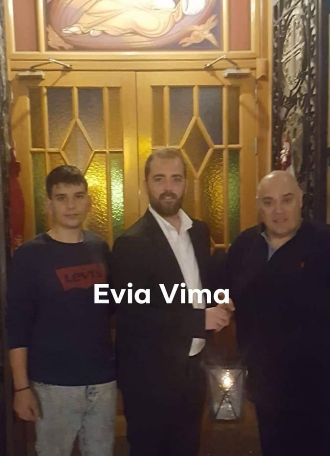 Ο αντιδήμαρχος Κύμης παρέλαβε το Άγιο Φως-ΦΩΤΟ