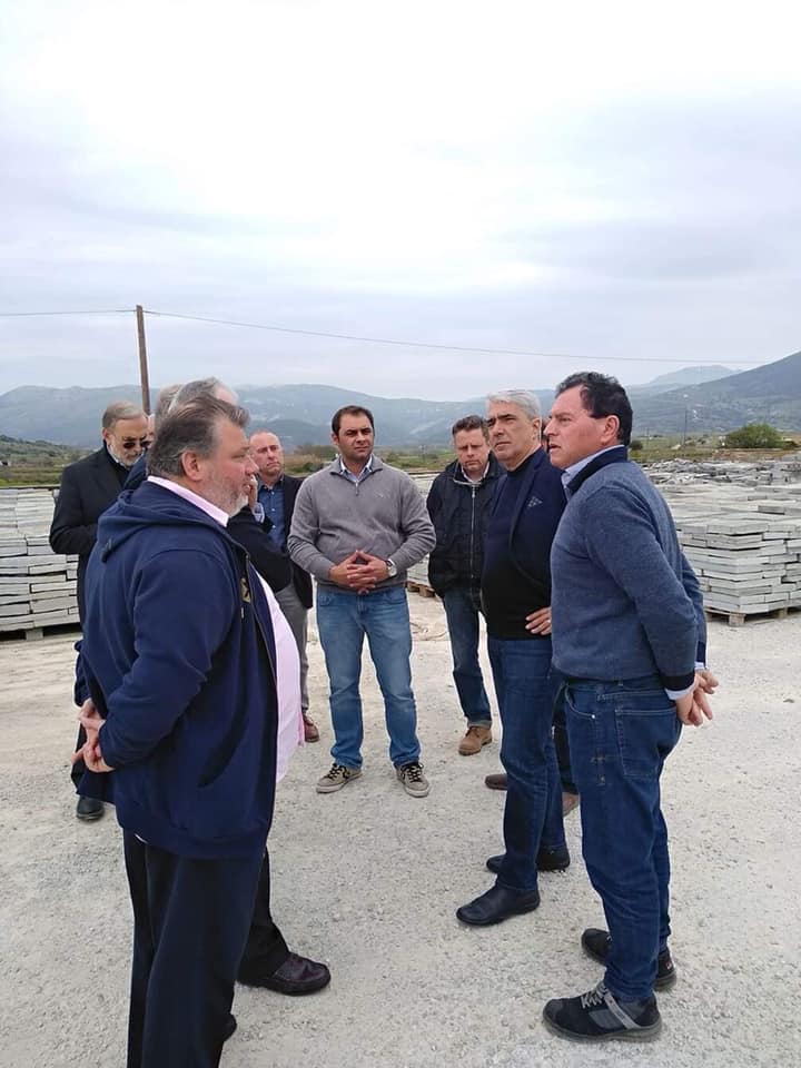 Περιοδεία Τασούλα στην Κάρυστο-Μειώστε τη φορολογία του είπαν οι επιχειρηματίες