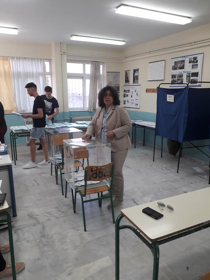 Στο Λύκειο Νέας Αρτάκης ψήφισε η Ελένη Μιτζιφίρη