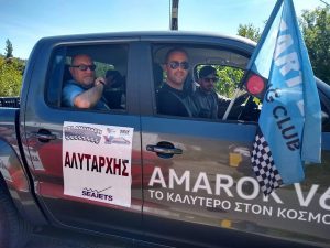 O αντιδήμαρχος Κύμης Αλέξανδρος Θεοδώρου συνοδηγός με τον αλυτάρχη