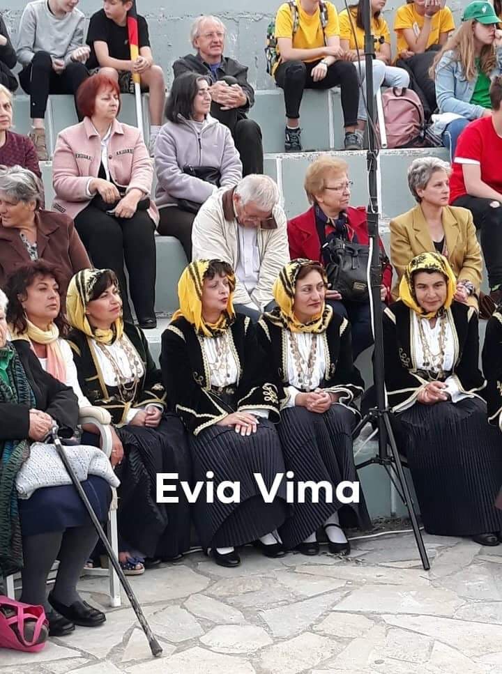 Εκδήλωση στον αμφιθεατρικό προαύλιο χώρο του Γυμνασίου Κριεζων-ΦΩΤΟ