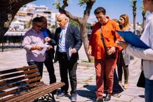 Βασίλης Καθαροσπόρης:  Στους δρόμους της Χαλκίδας μοιράζοντας ερωτηματολόγια διαβούλευσης ο ανεξάρτητος υποψήφιος Δήμαρχος