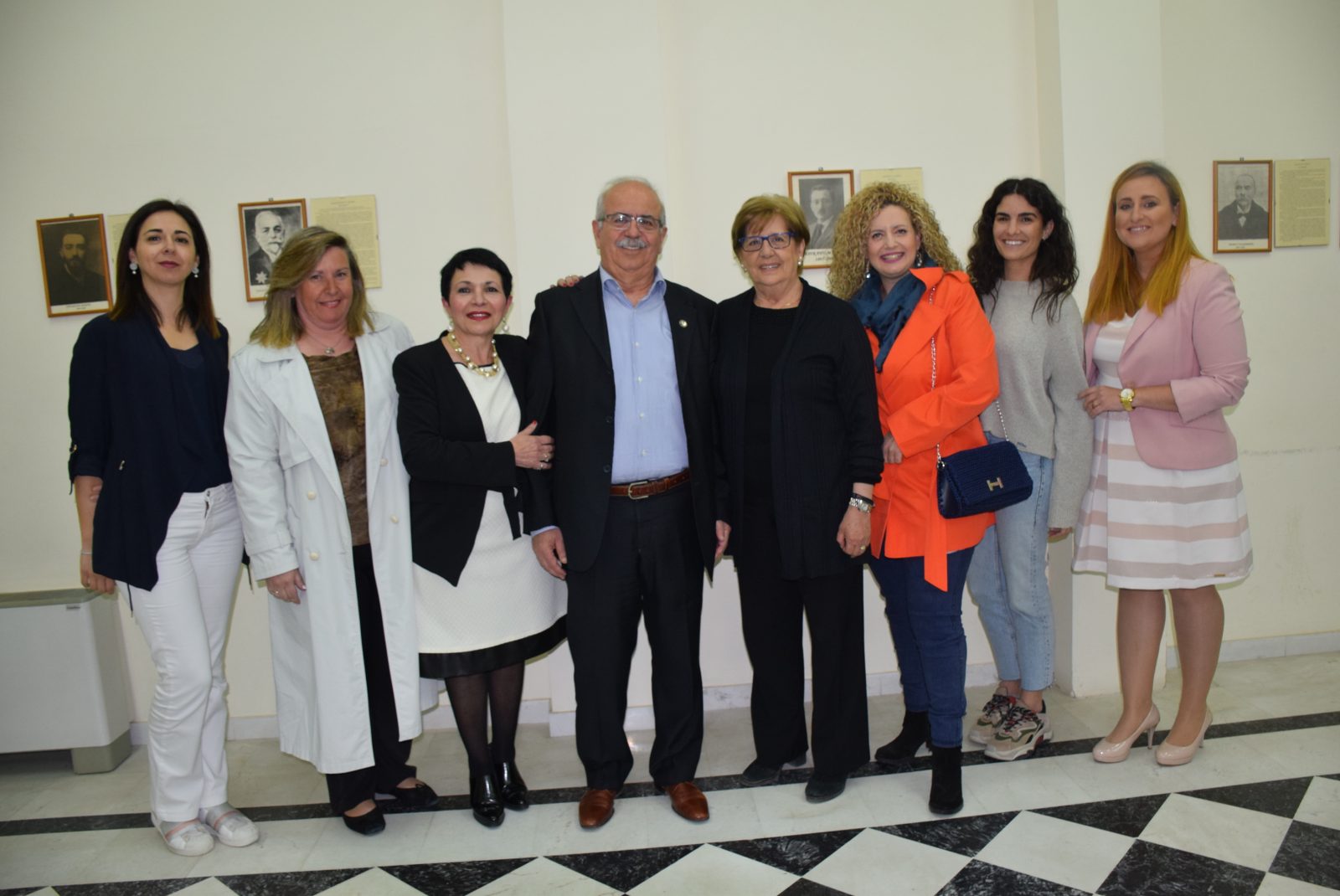 Στην παραλία Χαλκίδας εκλογικό το περίπτερο του Χρήστου Παγώνη-Οι γυναίκες περιμένουν να σας καλωσορίσουν