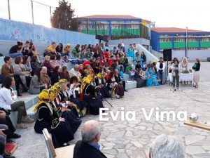 Η χορωδία του “Φιλόμουσου Οργανισμού Καρυστίας” τραγούδησε στην εκδήλωση του Γυμνασίου Κριεζών-ΒΙΝΤΕΟ