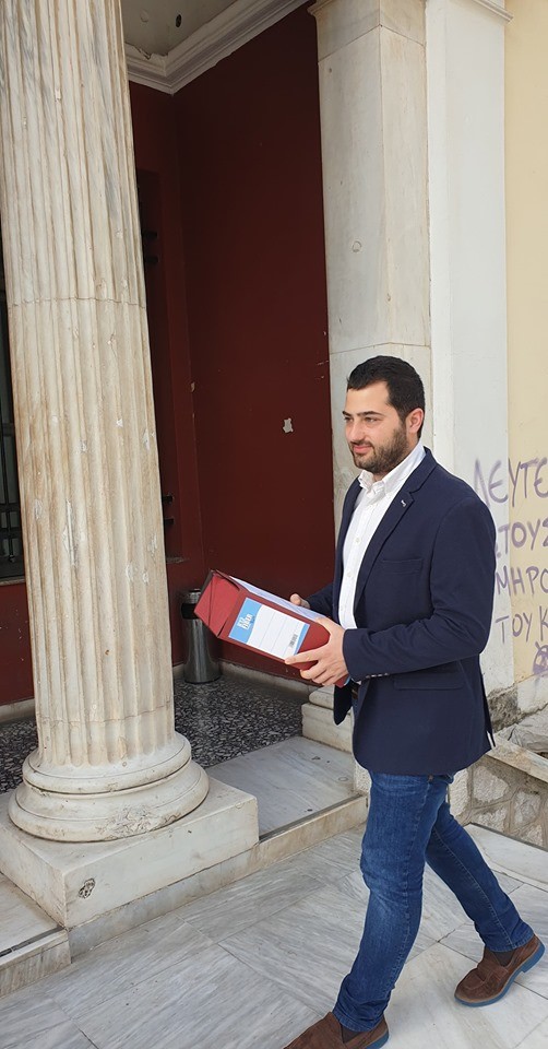 Κατέθεσε το φάκελο στο Πρωτοδικείο της Λαμίας ο Φάνης Σπανός