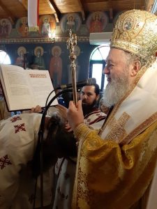Ο Μητροπολίτης Χαλκίδος στον πανηγυρίζοντα Ι.Ν Αγίων Κωνσταντίνου και Ελένης Εργατικών κατοικιών