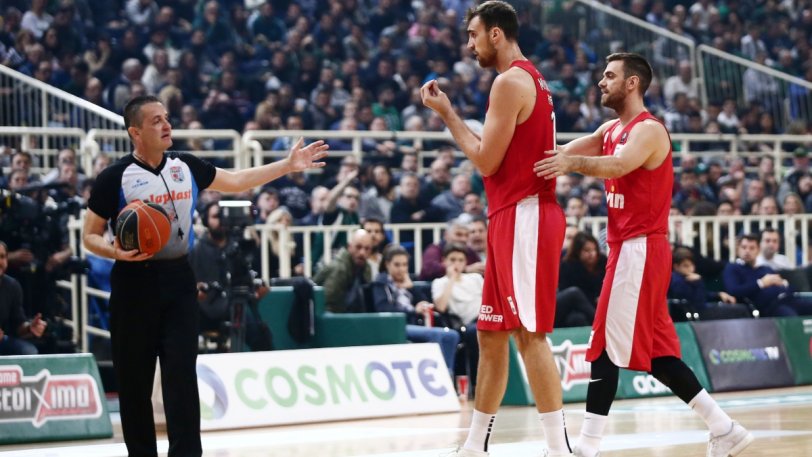 Χούλιγκανς στο σπίτι του Αναστόπουλου-Προβληματισμός στην κυβέρνηση, σκέψεις για αναβολή του αγώνα-ΦΩΤΟ