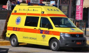Συρμός του Προαστιακού συγκρούστηκε με αυτοκίνητο