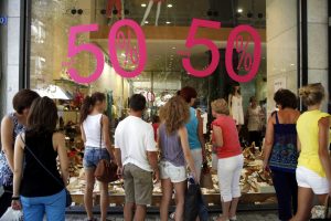 Το 75% των επιχειρήσεων διαφωνεί με τις ενδιάμεσες εκπτώσεις