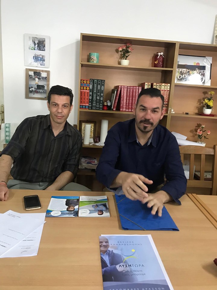 Κοντά στους κατοίκους της Χαραυγής, ο Κώστας Μπαρούτας