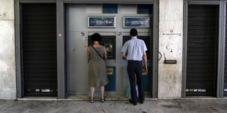 Τα ATM θα μας χρεώνουν για αναλήψεις μετρητών
