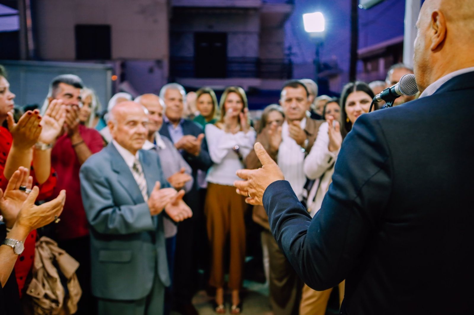 Αγιασμός εκλογικού κέντρου Βασιλικού κινήματος ΛΥΣΗ ΤΩΡΑ-ΦΩΤΟ