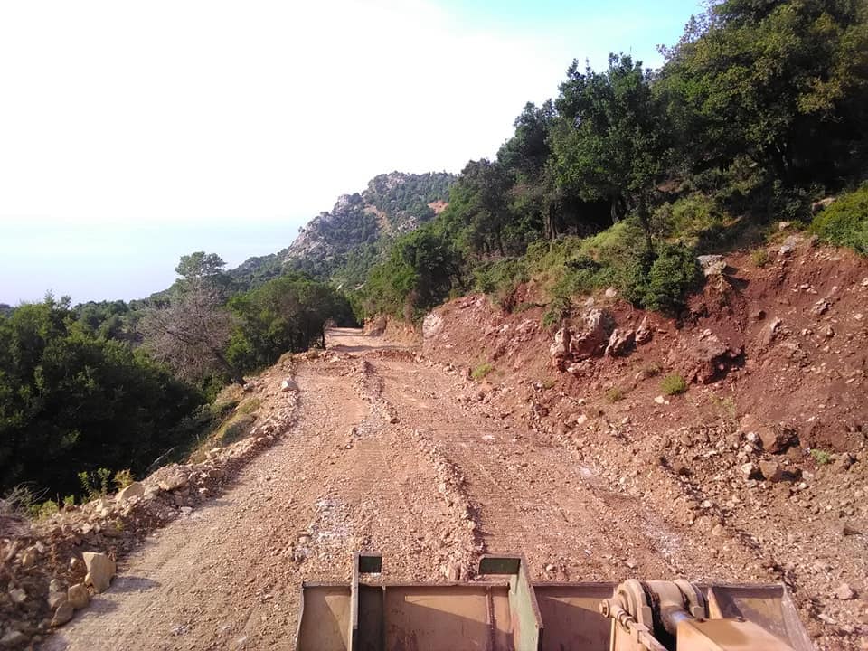 Συντήρηση των αγροτικών δρόμων σε Τσίλαρο και Θαψά από τον αντιδήμαρχο Κύμης-ΦΩΤΟ