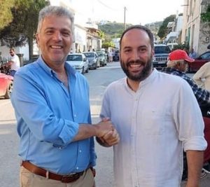 Ο δήμαρχος Σκύρου Μίλτος Χατζηγιαννάκης συνεχάρη το νέο Δήμαρχο του νησιού Νίκο Μαυρίκο