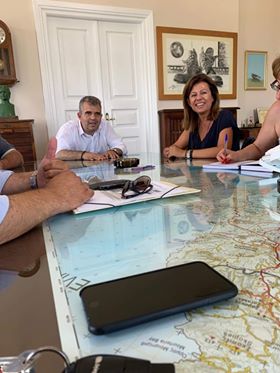 Θερμή υποδοχή στην Άννα Παππά κατά την περιοδεία της στην Κάρυστο – ΦΩΤΟ