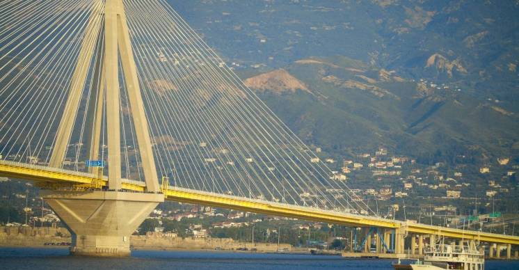 Νεκρός ποδηλάτης που έπεσε από τη γέφυρα Ρίου-Αντιρρίου