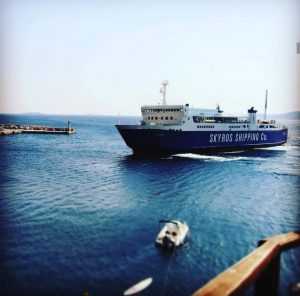 Πόσο πρέπει να κοστίζουν τοστ, νερό, καφέδες σε πλοία & αεροδρόμια