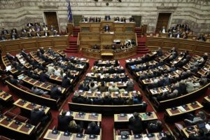 Άρχισε να «βρέχει» τροπολογίες στην Βουλή