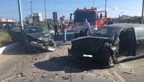 Σφοδρή μετωπική σύγκρουση αυτοκινήτων στη Νέα Λάμψακο