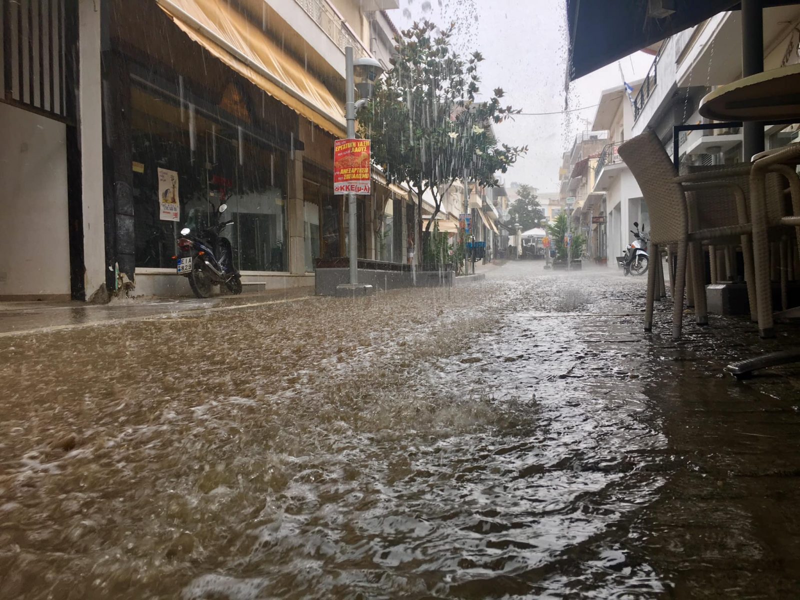 Αλιβέρι-Πέφτει χαλάζι-Πλημμύρισαν οι δρόμοι στο κέντρο της πόλης-ΦΩΤΟ&ΒΙΝΤΕΟ