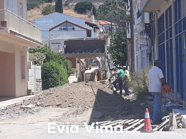 Ξεκίνησε τις ασφαλτοστρώσεις στο Αλιβέρι ο Δήμαρχος-ΦΩΤΟ