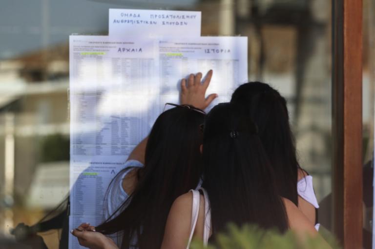 Πανελλήνιες: Οι εκπλήξεις που κρύβουν οι βάσεις -Οι πρώτες εκτιμήσεις