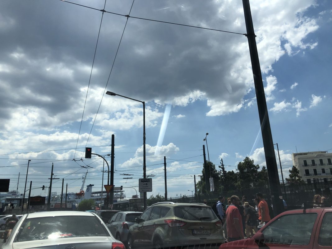 Οι πρώτες εικόνες από τον ΠΕΙΡΑΙΑ-Όλοι στο δρόμο και απίστευτο μποτιλιάρισμα [ΦΩΤΟ]