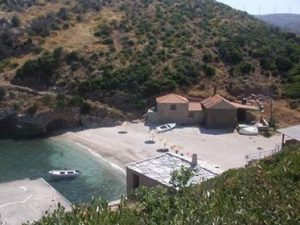 Η γραφική παραλία των Τσακαίων…ένας ακόμη θησαυρός της Εύβοιας