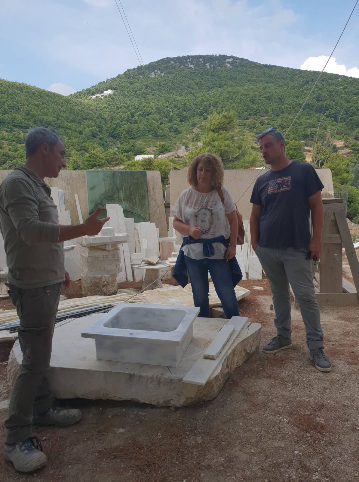 Επίσκεψη εκπροσώπων της Διοίκησης του Επιμελητηρίου σε επιχείρηση επεξεργασίας μαρμάρων στη Σκύρο