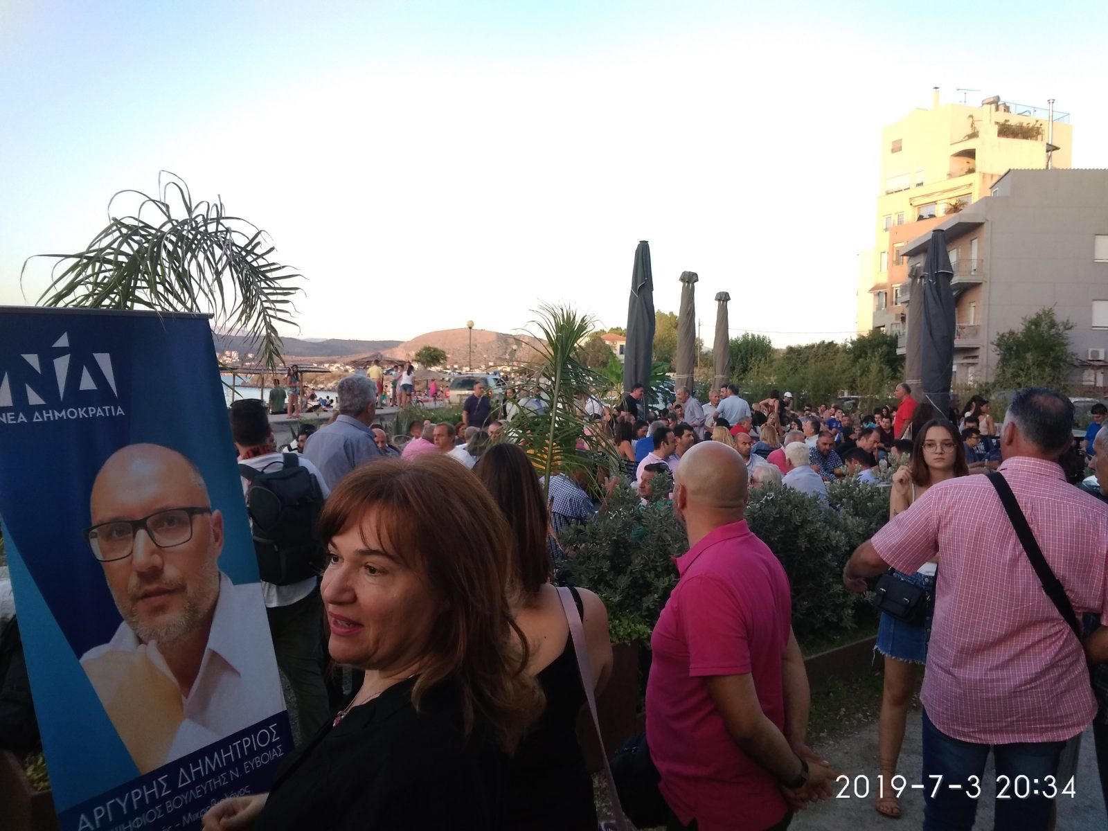 Πλήθος κόσμου στην προεκλογική συνάντηση του Δημήτρη Αργύρη-ΦΩΤΟ