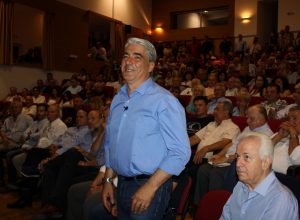 Βούλιαξε από κόσμο το Αμφιθέατρο της Περιφέρειας στην ομιλία του Σίμου Κεδίκογλου-ΦΩΤΟ