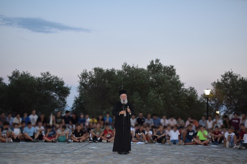 «ΦΩΣ ΧΡΙΣΤΟΥ ΦΑΙΝΕΙ ΠΑΣΙ» από τις κατασκηνώσεις της Ι. Μητροπόλεως  Χαλκίδος