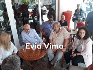 Δίπλα στην πρόεδρο του ΚΙΝΑΛ σε όλη της την περιοδεία στην Εύβοια η Μίνα Παπαναστασίου