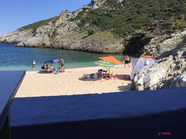 Βουτιά στα νερά του Αιγαίου και την παραλία των Μεσοχωρίων-ΦΩΤΟ