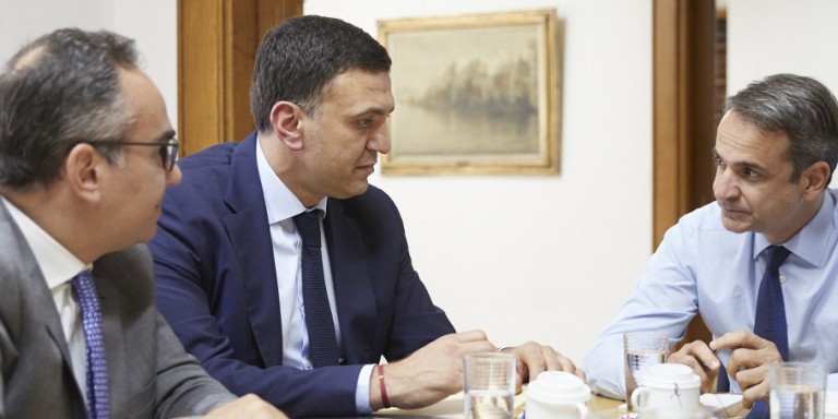 Τσιγάρο τέλος στα δημόσια κτίρια -Τι αποφάσισαν Μητσοτάκης-Κικίλιας για τον αντικαπνιστικό νόμο