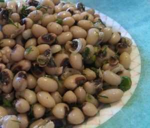 Οι λόγοι που καθιστούν απαραίτητα στη διατροφή τα μαυρομάτικα φασόλια