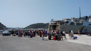 Μαντούδι-17χρονη και ο πατέρας της έπεσαν στο λιμάνι-Μεταφέρθηκαν στο Κ.Υ. Μαντουδίου