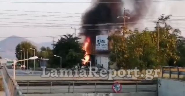 Στάχτη έγινε τεράστια αποθήκη επιχείρησης στη Θήβα – ΒΙΝΤΕΟ
