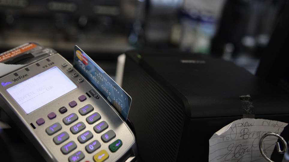 Φοροδιαφυγή: «Σβήνουν» τις αποδείξεις ακόμη και από τα POS