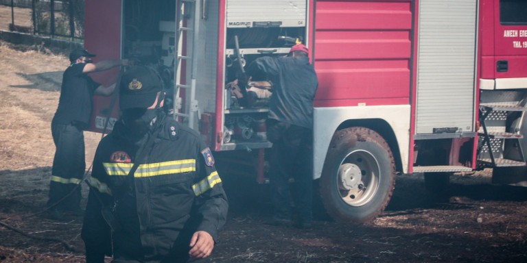 Υπό μερικό έλεγχο η φωτιά στον Αγιο Στέφανο Αττικής -Καίει δάσος