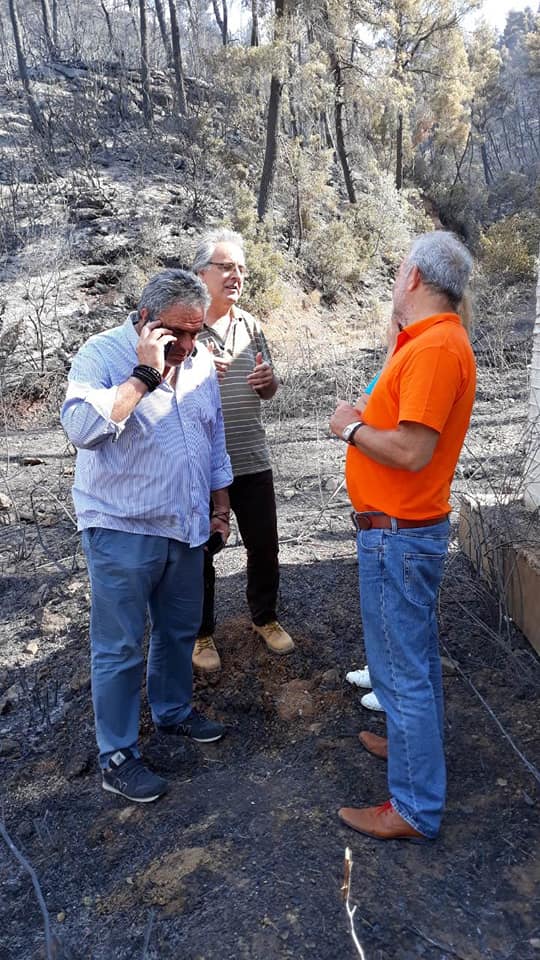 Στα καμμένα με το σεισμολόγο Ευθύμιο Λέκκα, ο δήμαρχος Γιώργος Ψαθάς