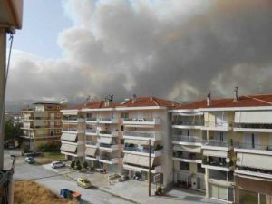 Φωτιά ανάμεσα σε σπίτια στη Λιβαδειά