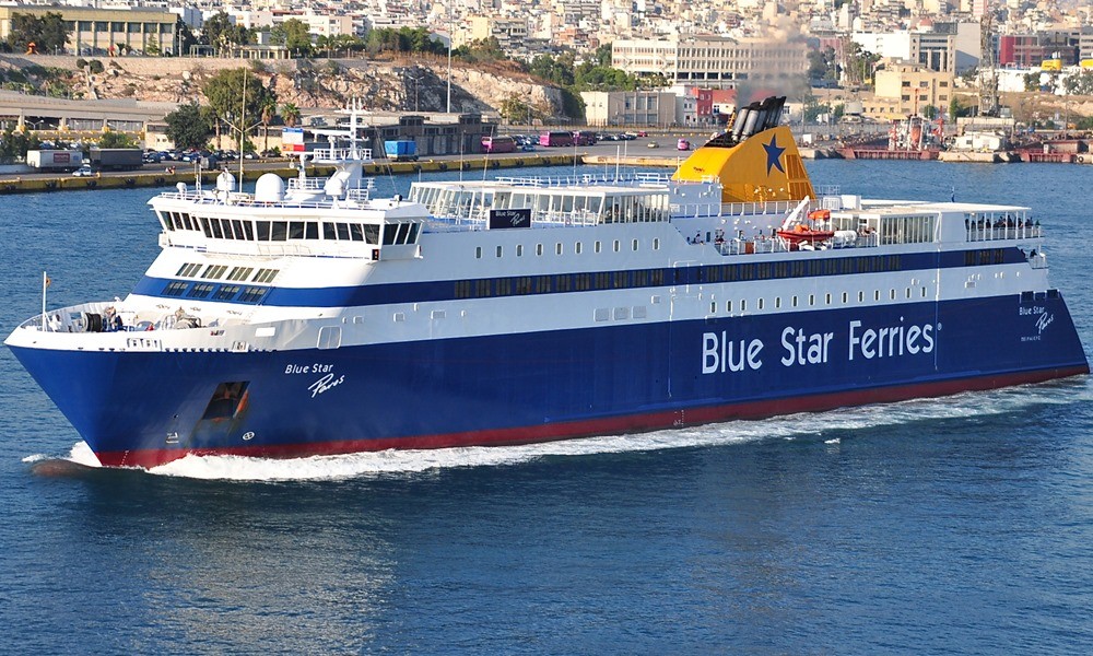 Περιπέτεια για χιλιάδες επιβάτες-Tο Blue Star 2 γυρίζει στον Πειραιά